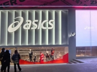 智彩LED顯示屏助力ASICS亞瑟士重慶大融城店“龍”重登場！